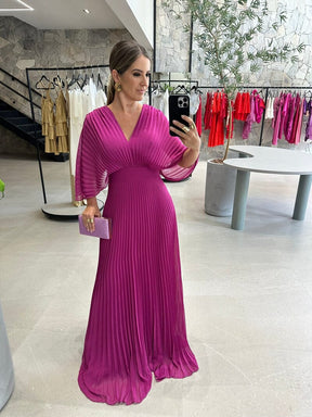 Vestido Amélie Plissé – Sofisticação em Movimento com Decote que Encanta FEMININO - ROUPAS - VESTIDO 6 Dm Stores Magenta 38 